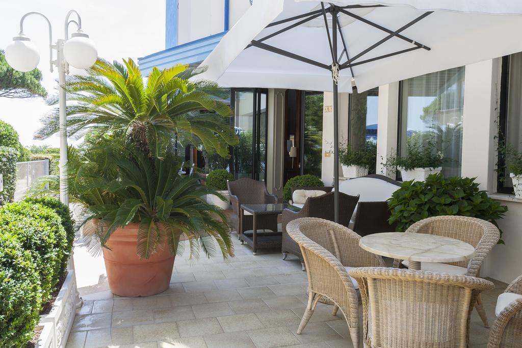 Hotel Plaza Esplanade Lido di Jesolo Buitenkant foto